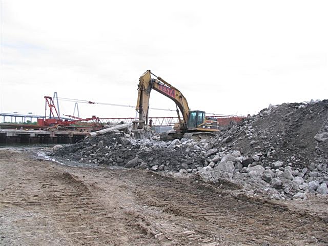 apr_04_sparky_010_worksite.jpg